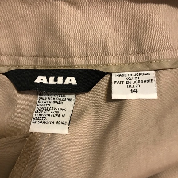 Tan pants - Picture 2 of 3